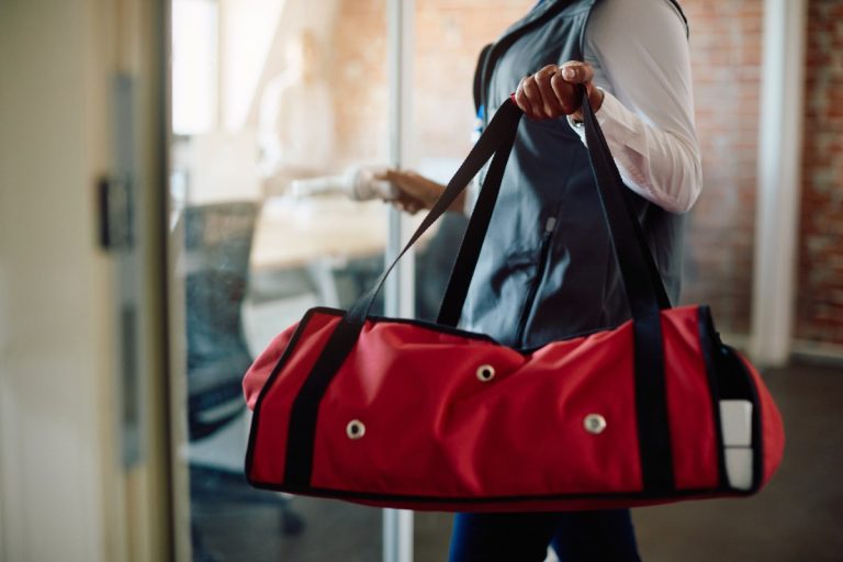 Grand sac de voyage 50–70 L prêt pour un séjour de 15 jours